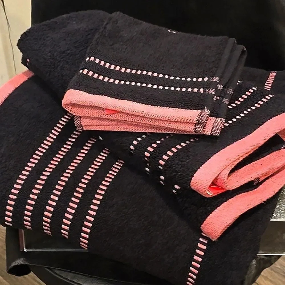 Juicy‎ Couture Home Etched Stripe Bath Towel Set- Black/Pink